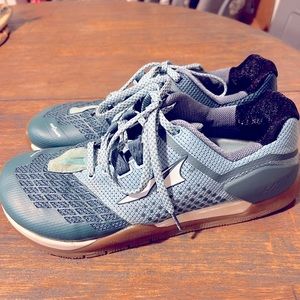 Altra women’s shoes size 8 excellent condition